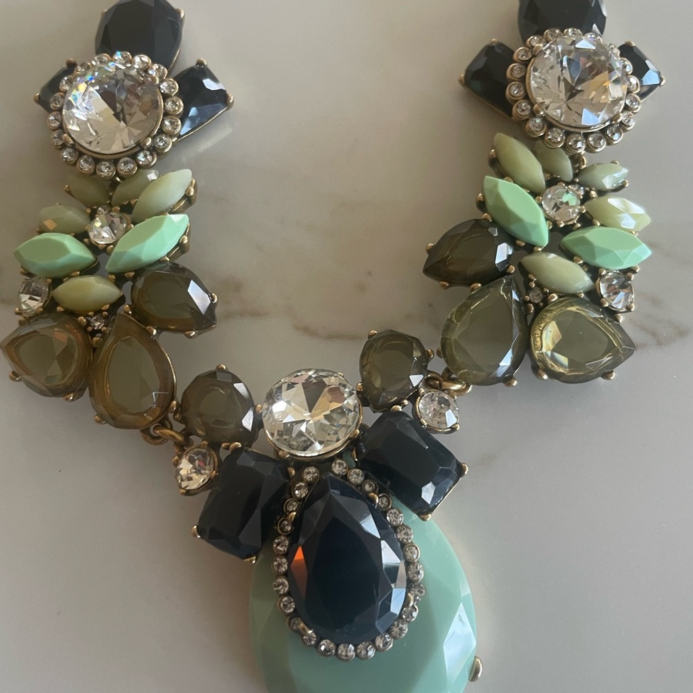 EVERYTHING MUST GO! J. Crew Mint Green and Black Statement Necklace - Picture 2 of 4